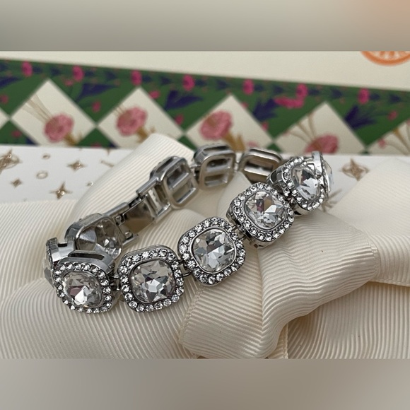SQ✨Elegant Silver Crystal Bracelet✨NEW - Picture 4 of 6